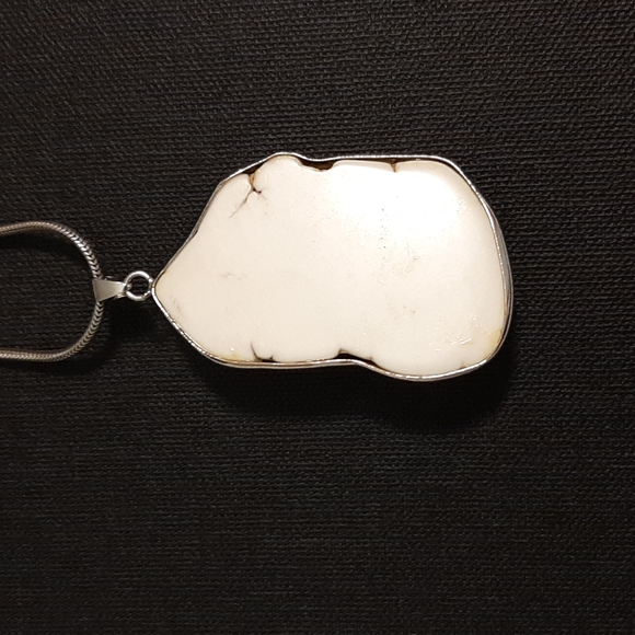 Necklace with natural stone pendant - Picture 3 of 4